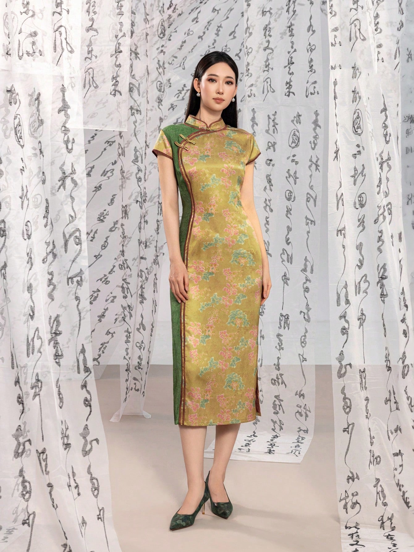 Short Sleeve Knot Button Contrast Color Split Thigh Floral Designs New Chinese Style Cheongsam Qipao Dress