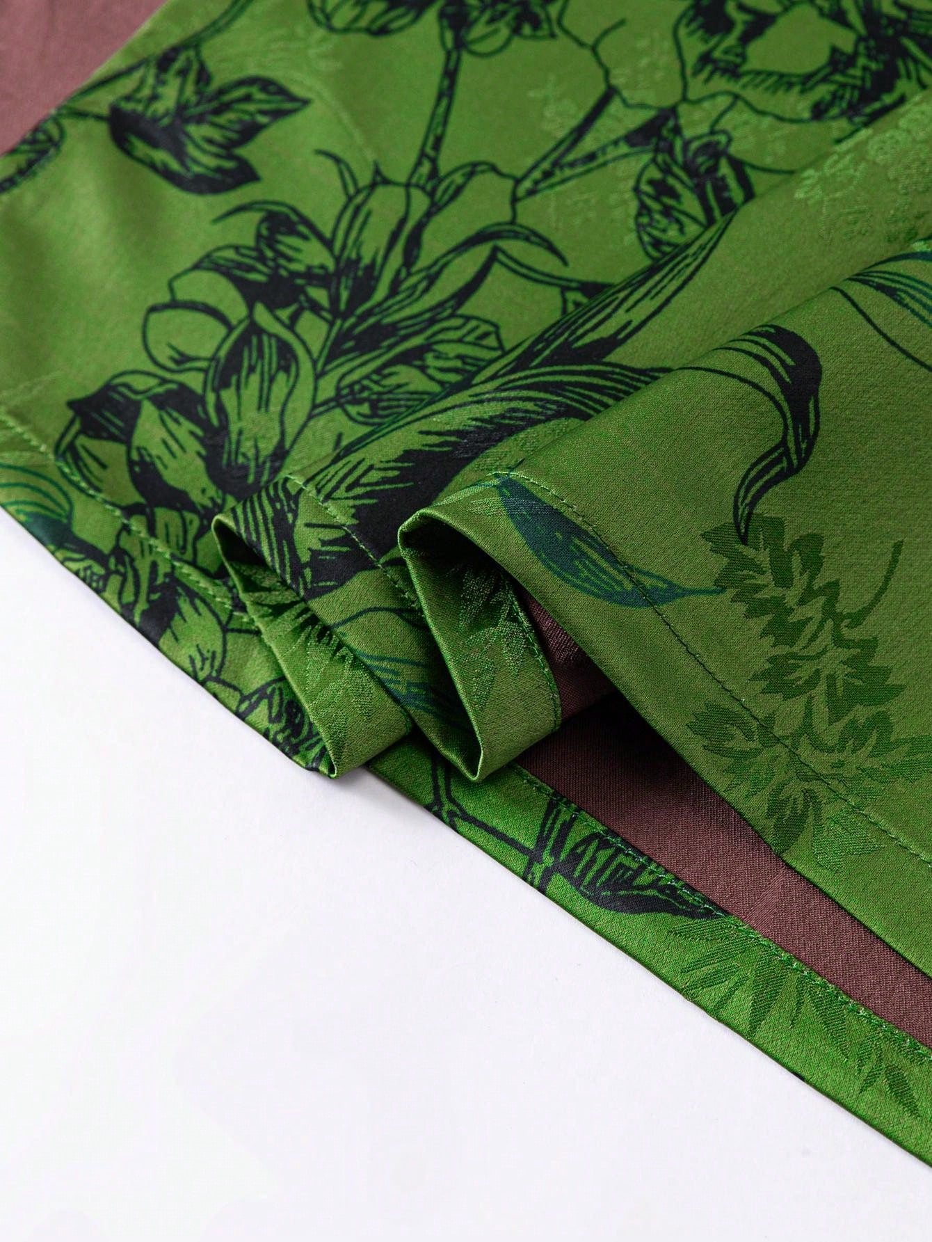 Modern Chinese Qipao Dress with High Neckline & Short Sleeves - Keyhole Cutout, Side Slits & Botanical Embroidery for Gala Dinners, Wedding Guest Events, Cultural Ceremonies, Business Banquets