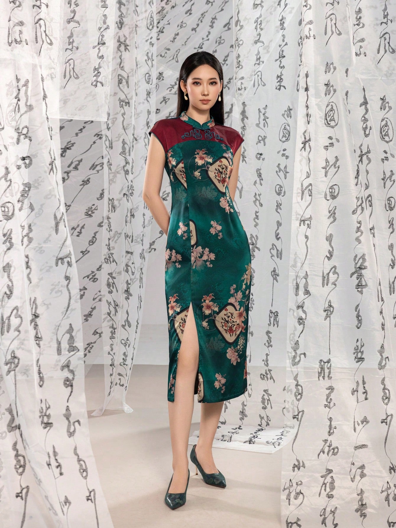 Sleeveless Knot Button Split Thigh Floral Designs New Chinese Style Cheongsam Qipao Dress