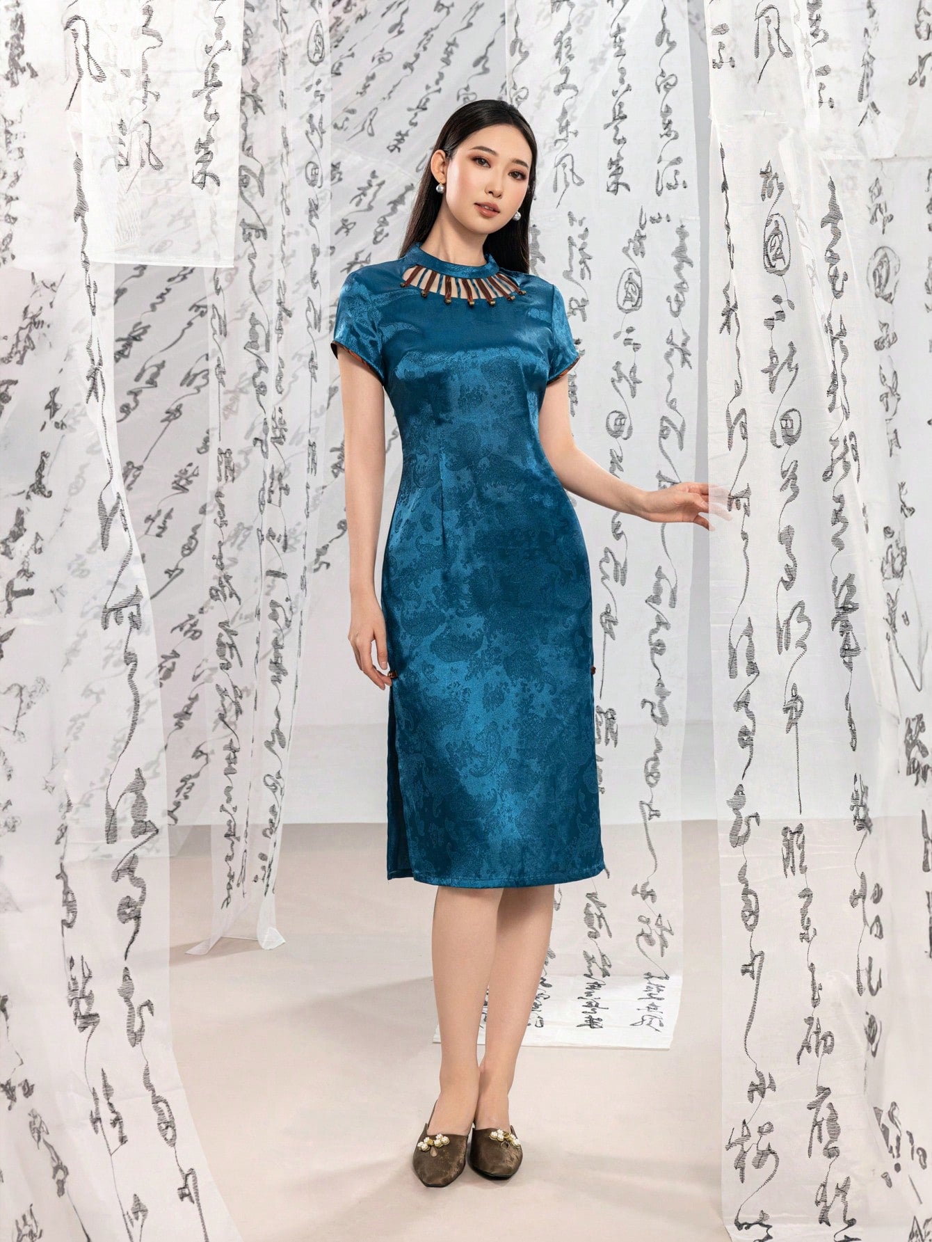 Short Sleeve Hollow-carved Front Floral Designs New Chinese Style Cheongsam Qipao Dress