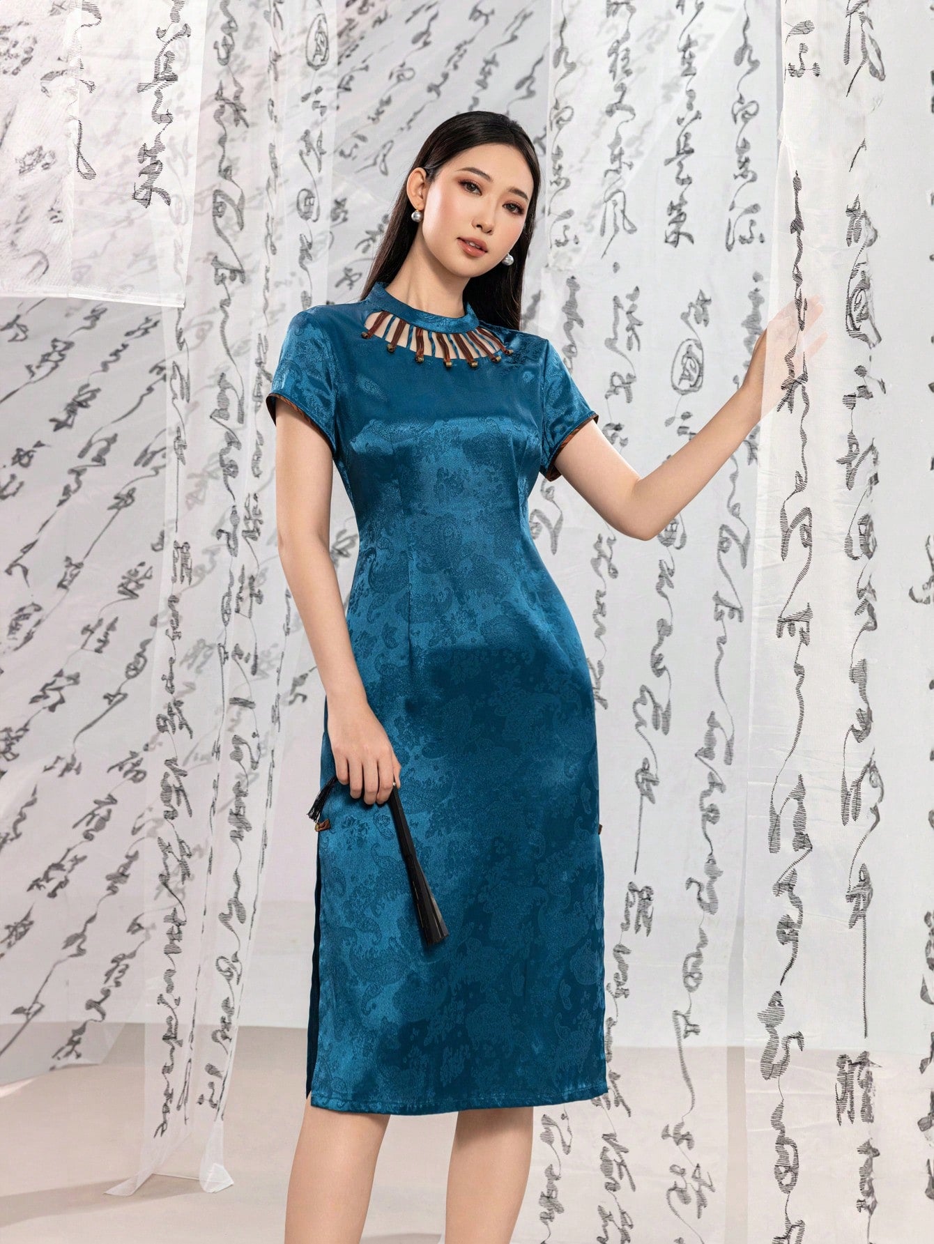 Short Sleeve Hollow-carved Front Floral Designs New Chinese Style Cheongsam Qipao Dress