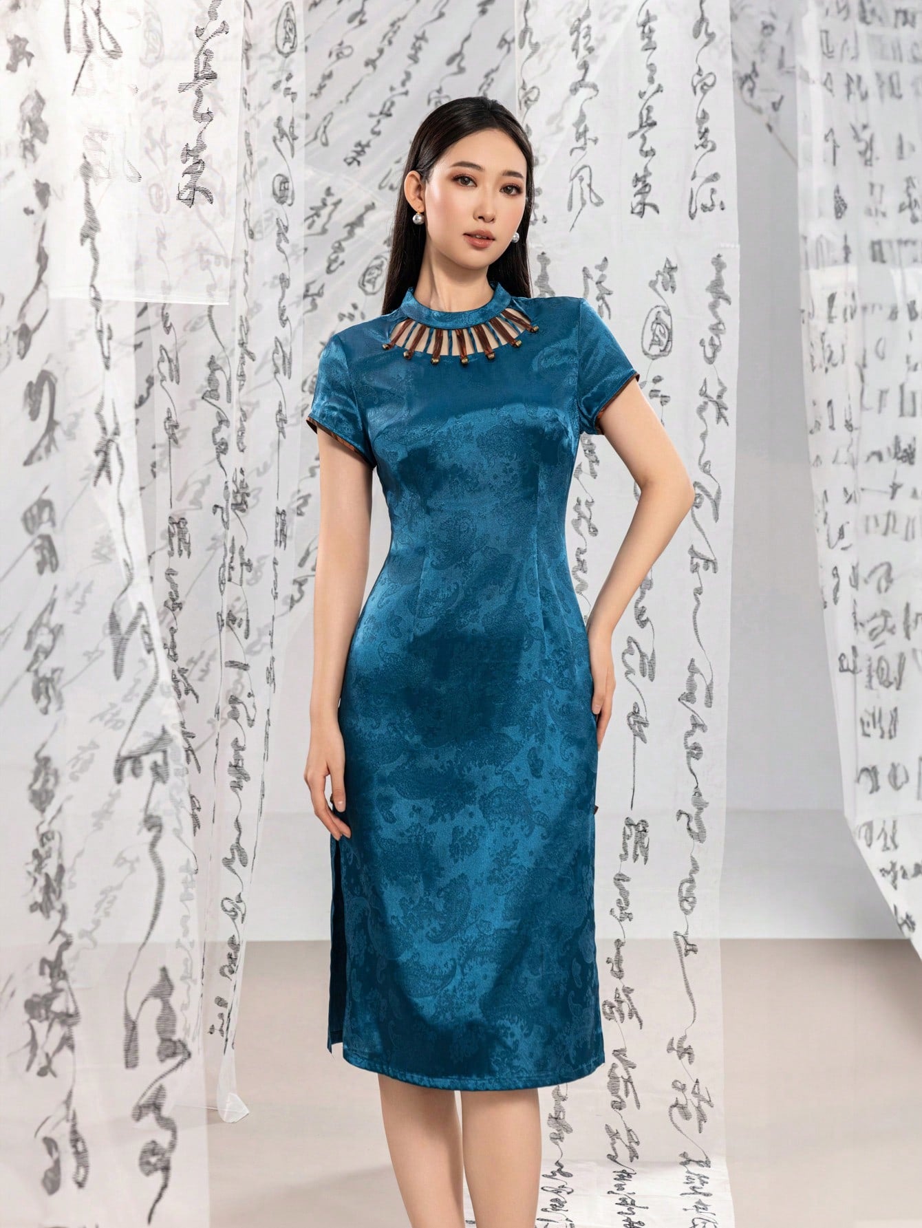 Short Sleeve Hollow-carved Front Floral Designs New Chinese Style Cheongsam Qipao Dress