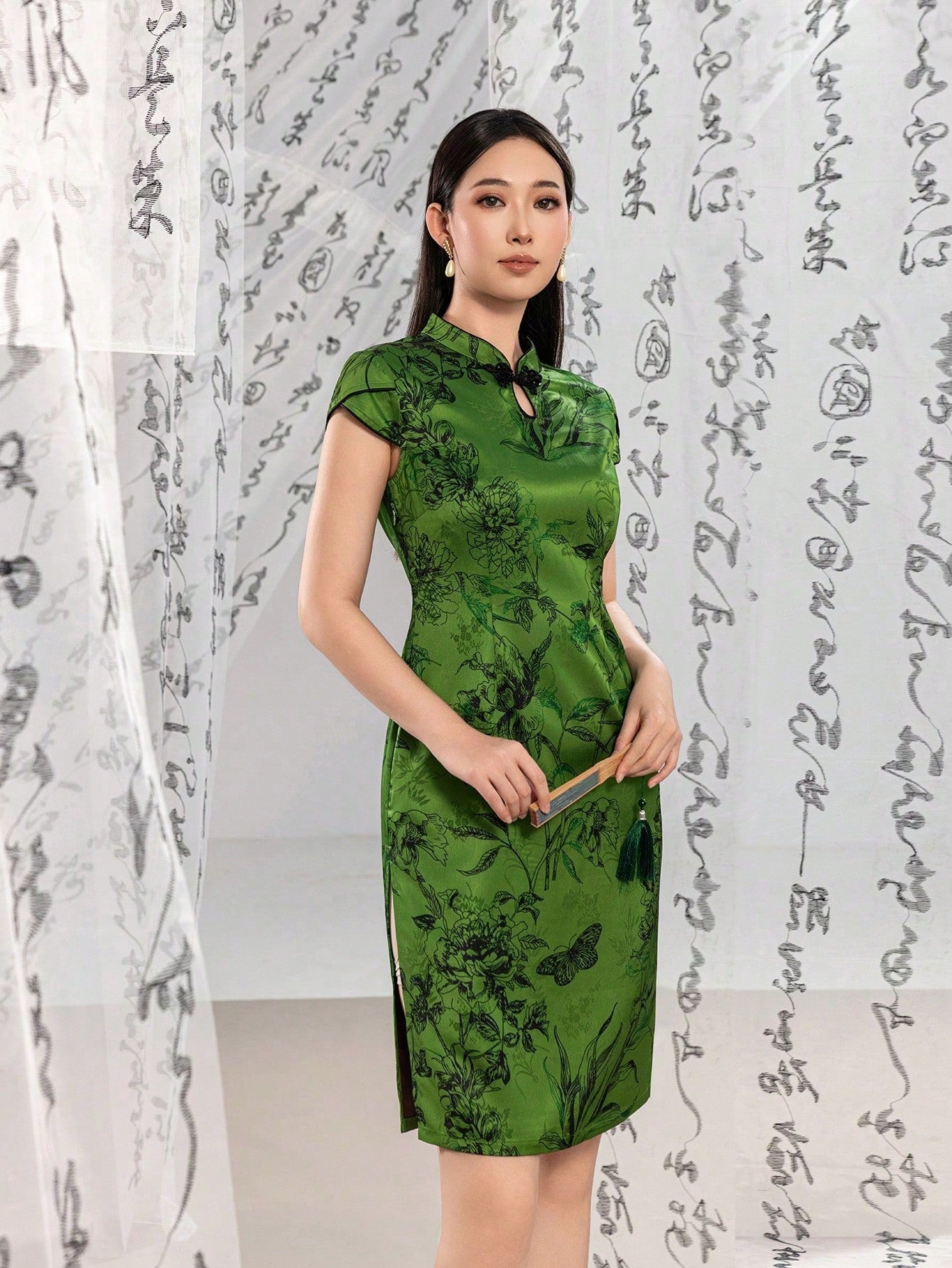 Modern Chinese Qipao Dress with High Neckline & Short Sleeves - Keyhole Cutout, Side Slits & Botanical Embroidery for Gala Dinners, Wedding Guest Events, Cultural Ceremonies, Business Banquets