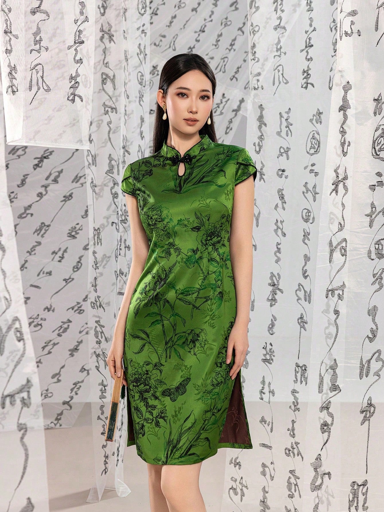 Modern Chinese Qipao Dress with High Neckline & Short Sleeves - Keyhole Cutout, Side Slits & Botanical Embroidery for Gala Dinners, Wedding Guest Events, Cultural Ceremonies, Business Banquets